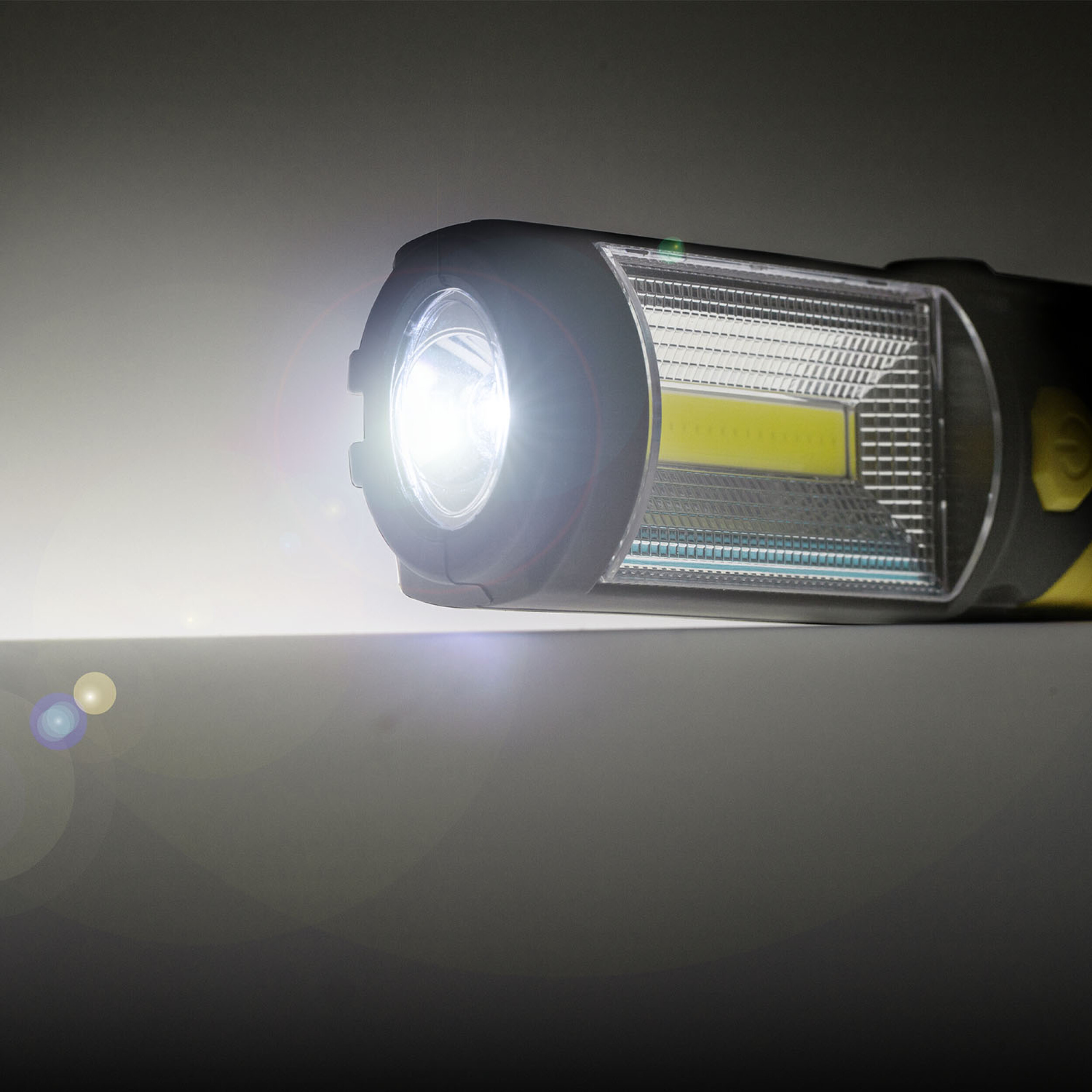 COB-LED Arbeitslampe mit Batterien | alca® COB-LED Lamp