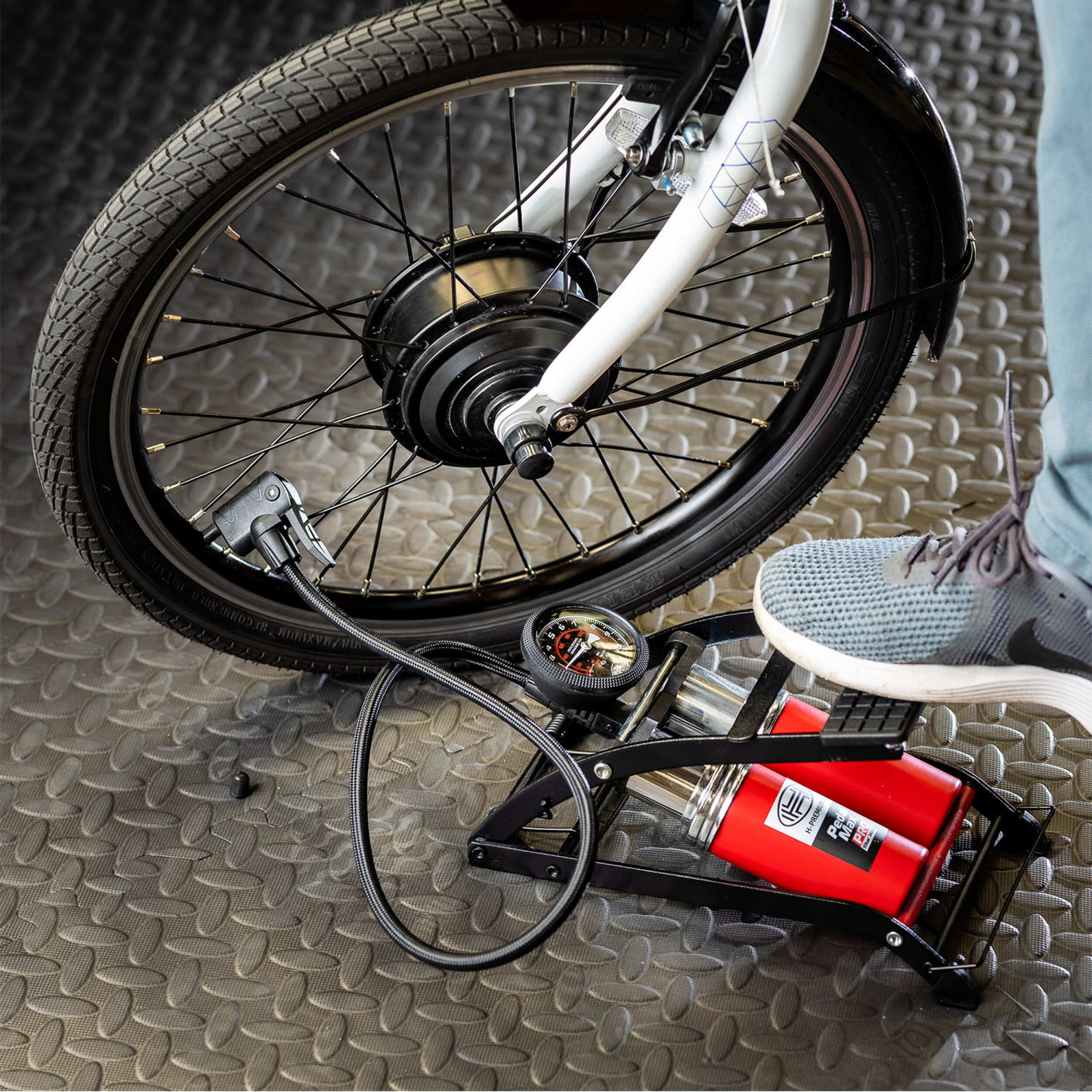 2-Zylinder Fußpumpe Manometer | HEYNER® Pedal Max PRO