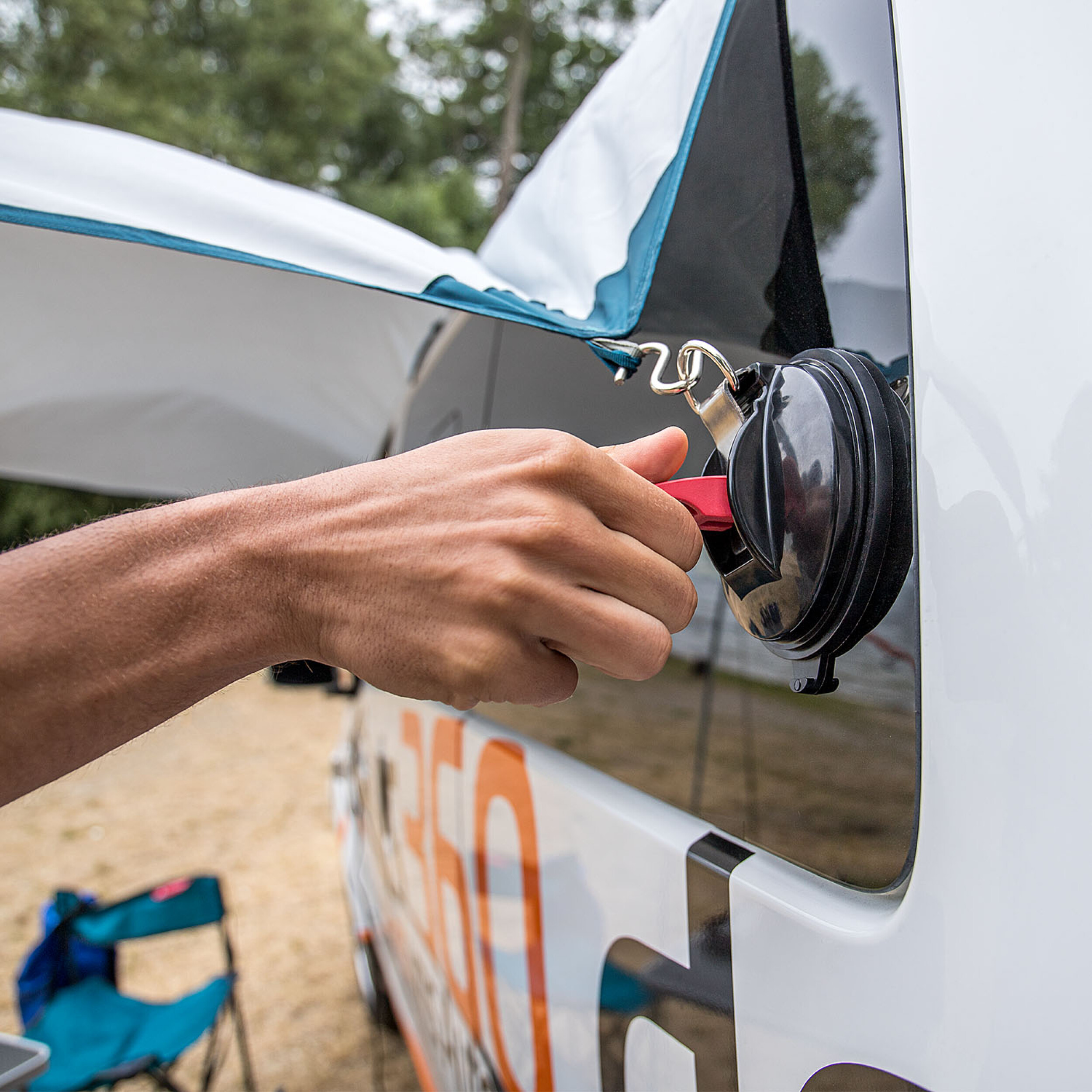 Suction cup attachment with hook | alca® SUCTION CUP